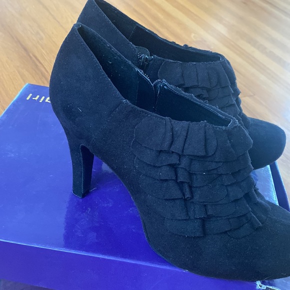 Black madden girl shoes good condition worn once - Picture 7 of 8